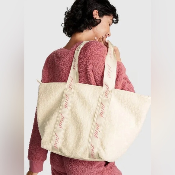 Victoria's Secret Begonia Pink Sherpa Blanket & Faux Shearling Tote Set - NEW - Picture 3 of 7